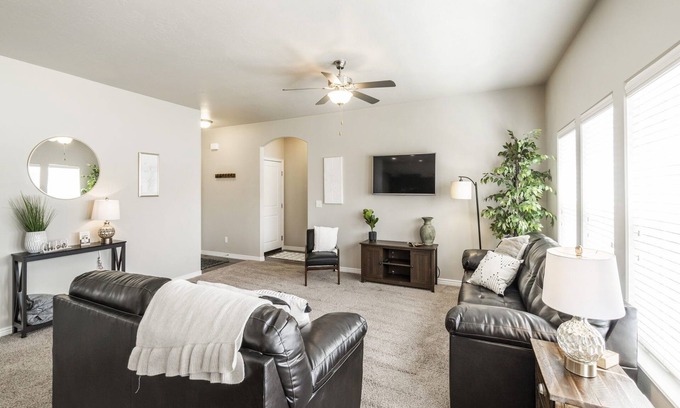 Twin Falls House | -CASA de Twin Falls-Cleaning #1 Priority-