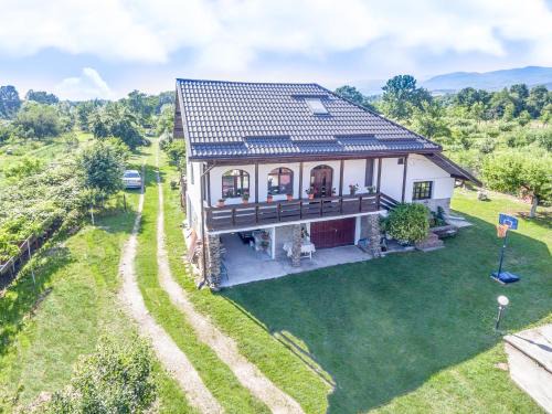 Novaci House | Casa de vacanta Mirela