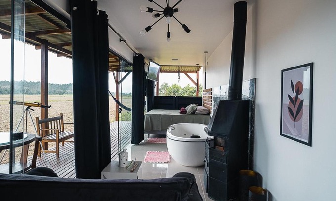 Picarras Villa | CASA DE VIDRO EM MEIO A NATUREZA - Conteiner Lua