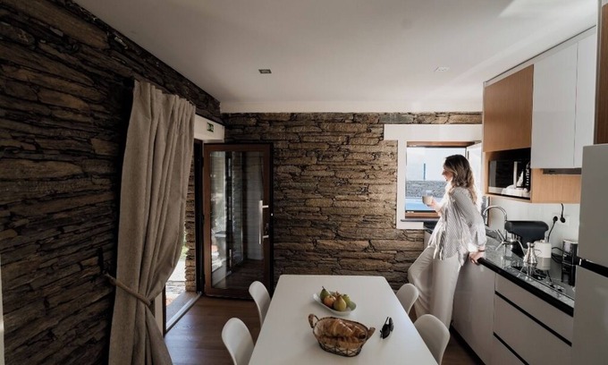 Bomfim House | Casa de Xisto - A cozy house surrounded by the vineyard terraces of the Douro.