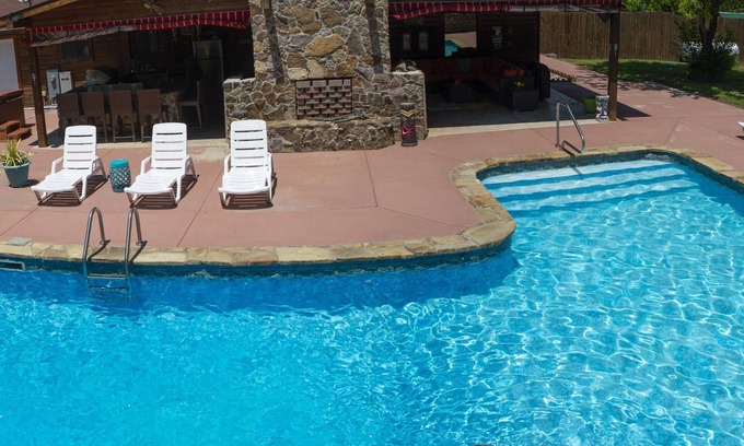 Gamaliel House | Casa DeBeers at Gamaliel Beautiful Log Home Resort style Pool, Lake Norfork
