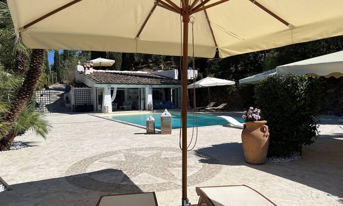 Capena House | Casa del Glicine, immense in its unique nature