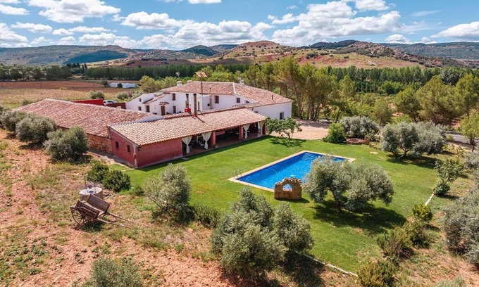 Alcaraz Cottage | Casa del Labrador with Spa and shared pool for 14