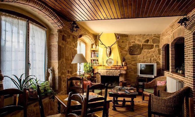 Hontoria del Pinar Cottage | Casa del Médico for 10 people
