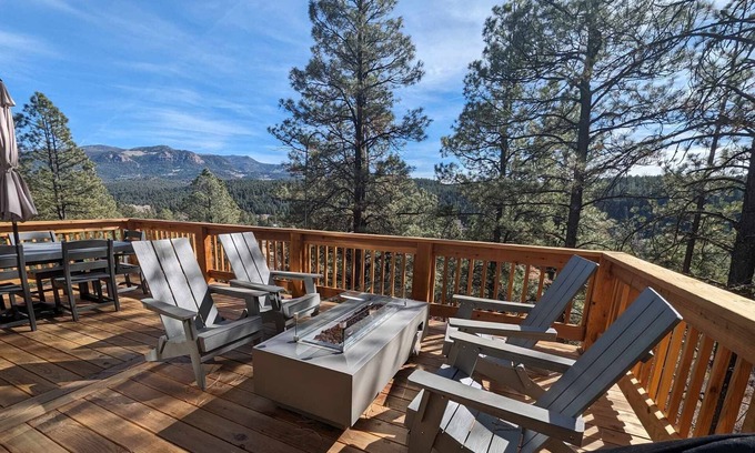 San Juan River Village House | Casa Del Oso: Hot Tub, Game Room with Arcade, 2 Decks, Near Wolf Creek, Beautiful Mountain Views!