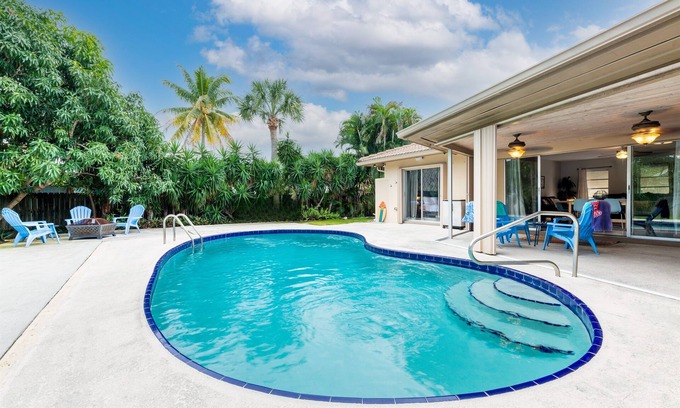 South Palm Park Neighborhood Association House | Casa Del Sol Pool Bungalow | Sleeps 8 | Near Beach