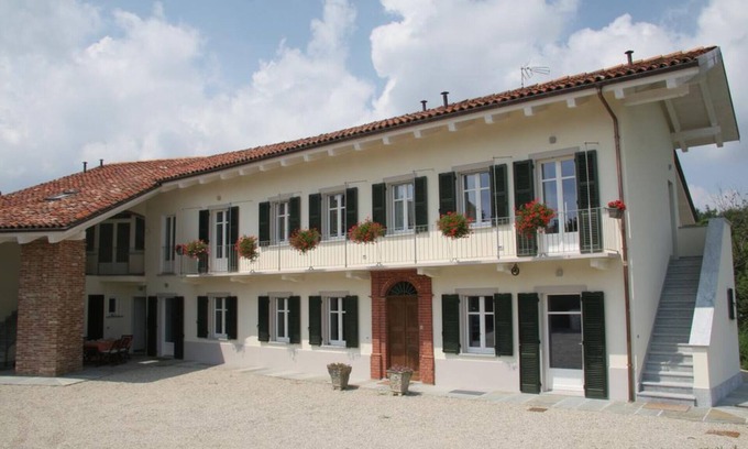Montaldo Roero Apartment | Casa della Rocche - Rocca Cerlic apartment
