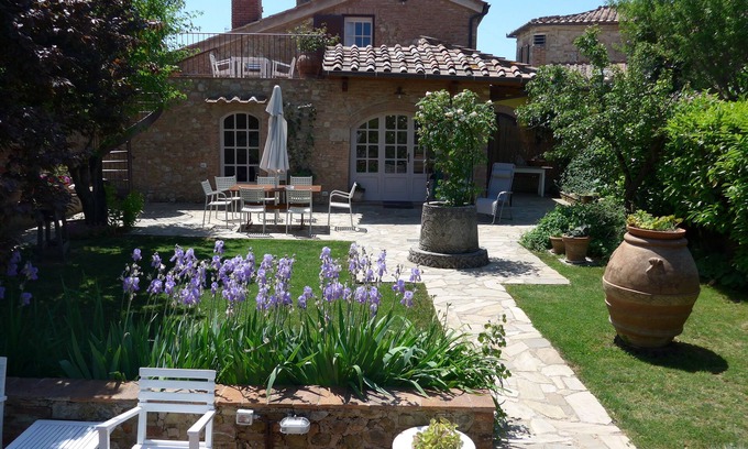 Belforte Villa | "Casa di Leo" Bright And Romantic House Surrounded by Medieval Walls and Pool