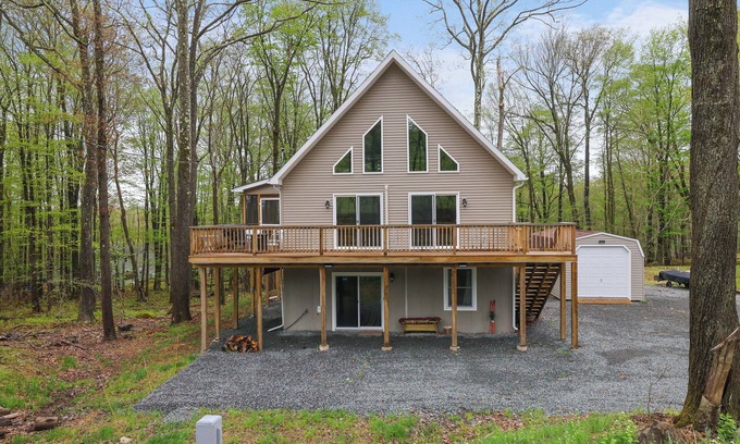 Locust Lake Village House | Casa di Montagna/5BR/3Bath/Pets Allowed - Near Water Parks & Restaurants!