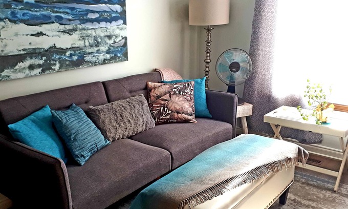 Niagara Falls House | Casa di Sole - Quiet and Relaxing -2 Bedrooms