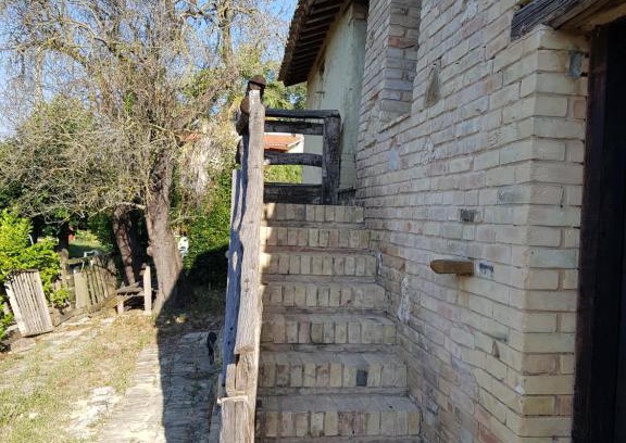 Monsampolo del Tronto Bed & Breakfast | Casa di terra cruda