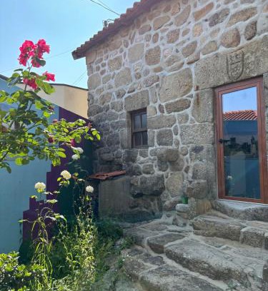 Guimaraes House | Casa do Arte - Peaceful Retreat with a Pool near Guimarães