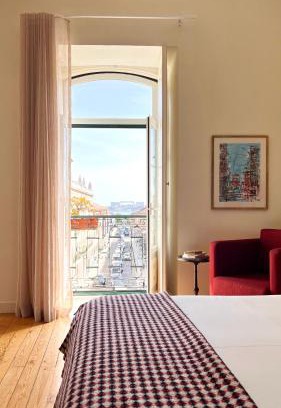 Misericordia House | Casa do Bairro by Shiadu
