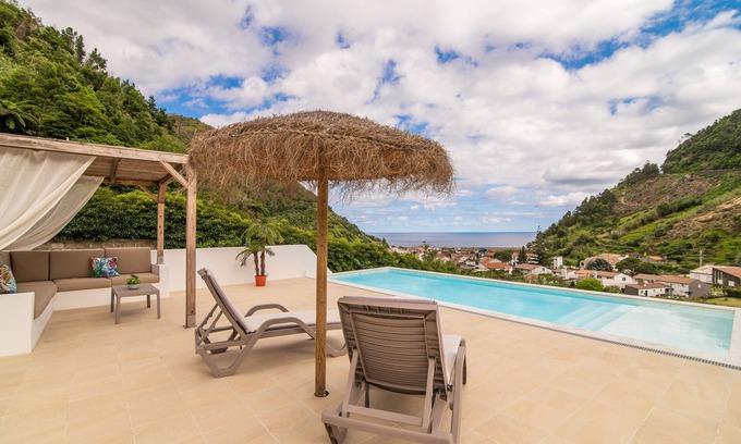 Faial Da Terra Cottage | Casa do Outeiro in a rural area