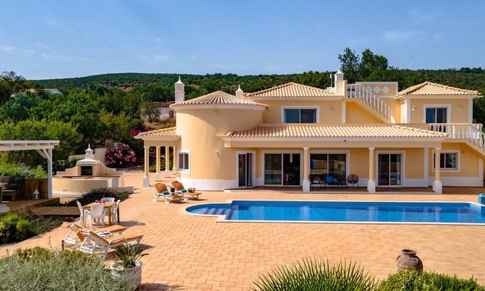 Loule Villa | Casa do Pomar by Portucasa