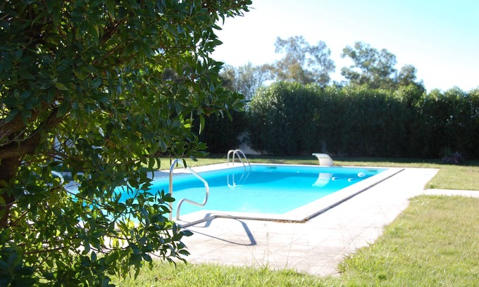 Almeirim Cottage | CASA DOS CASEIROS t2 House set in a forested agricultural property
