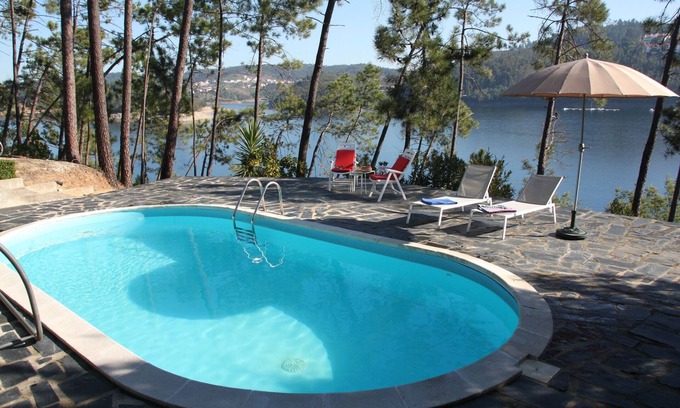 Tomar House | Casa Dos Vidros - Lakefront Charmer Villa