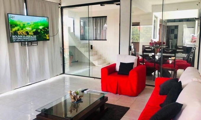 Santa Cruz House | ⭐️Casa entera de 4 dormitorios pasos de EXPOCRUZ , parkeo incluido 2/3 autos
