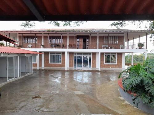 Alcala House | Casa - Eje Cafetero con cancha sintética de micro