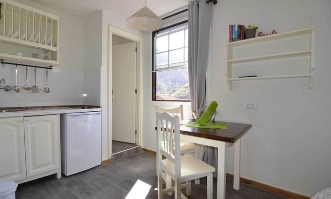 Hermigua Apartment | Casa El Patio - Cozy studio with shared terrace, barbecue and mountain views