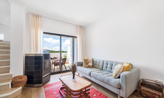 Bemparece House | Casa Ela Navega - apartment in peaceful Rogil