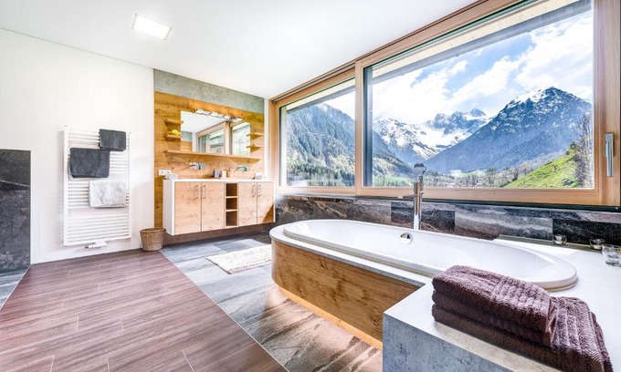 Brand House | Casa Elena