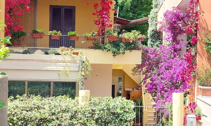 Zona LIII Tomba di Nerone Apartment | Casa Elisa e Carla – Beautiful Blue Apartment not far from the Vatican