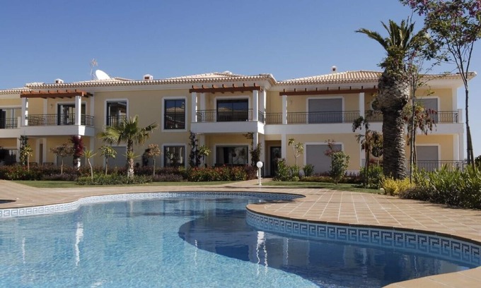 Porto de Mos Apartment | Casa Ella is a stunning 2 bed apt a 7 minute walk from the beach of Porto de Mos