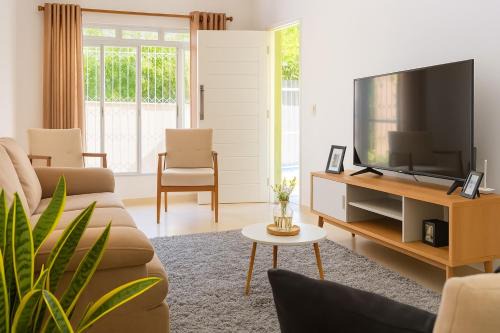 Aparecida House | Casa em Aparecida 300m2 próximo ao Santuário Nacional