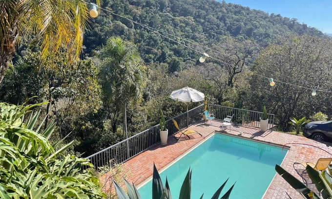 Mairinque House | Casa em Mairinque com Piscina e Área Verde