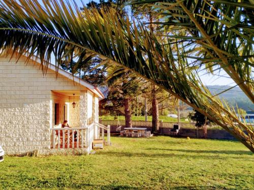 Faro House | Casa en la playa de Area con finca privada