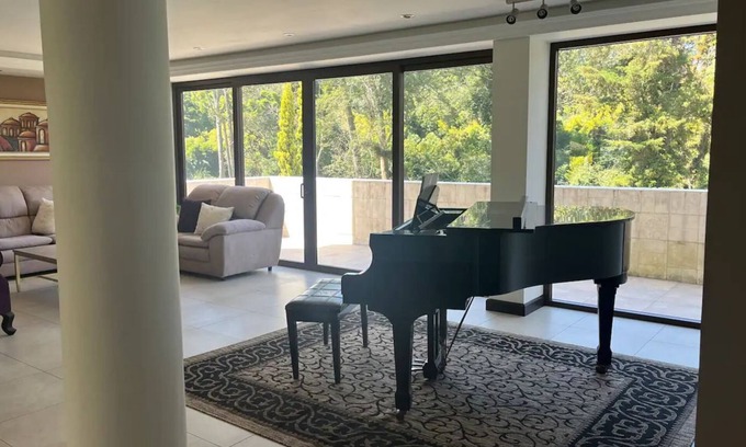 Zona 16 House | Casa en Lomas de San Isidro Arka