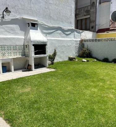 Constitucion House | Casa en Mar Del Plata con parque, parrilla y cochera cubierta a dos cuadras del mar