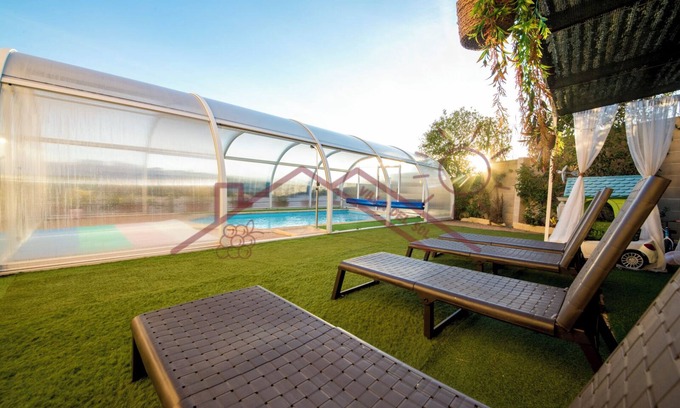 Mentrida House | Casa en Mentrida con Piscina Climatizada y Vino con D.o., Admite Mascotas!