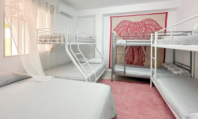 Paterna Apartment | Casa en Paterna, la Zona mas Tranquila y Segura de Valencia con Parking Incluido