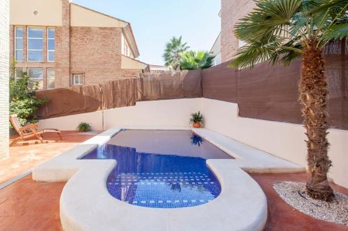 Chiva House | Casa en Valencia, piscina, cerca de golf, playas, moto Gp