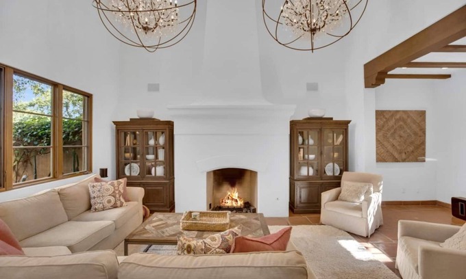 Lower State House | Casa Esmeraldo in Downtown Santa Barbara