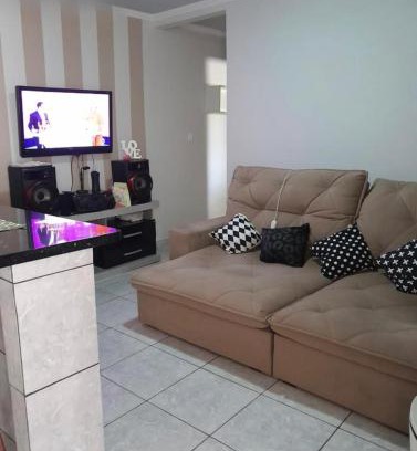 Castanheira House | Casa Espaçosa com 3 Suítes, Jardim e Hidromassagem Privativa