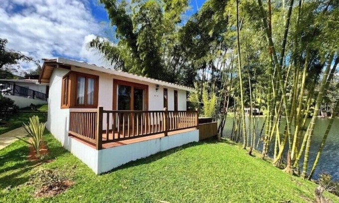 El Penol House | CASA EVE HOTEL Private waterfront casita w/jacuzzinBreakfast and dinner incl.