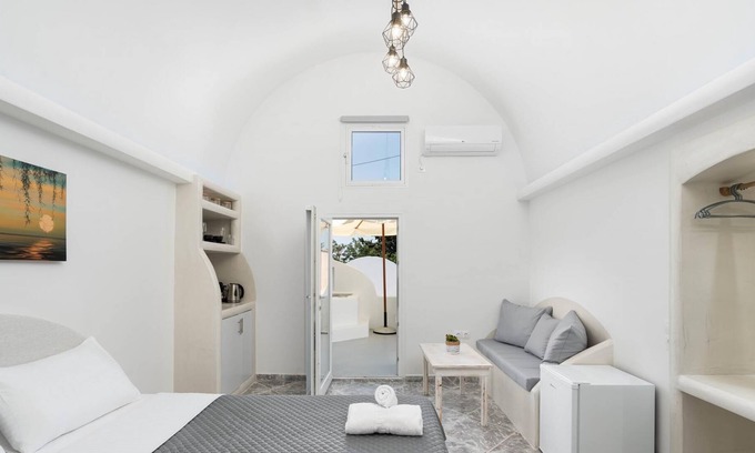 Pyrgos Apartment | Casa Evgenia I private villa with jacuzzi