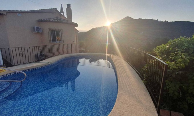 Alcalali Villa | Casa FaB - stunning views and private pool in the beautiful Jalon Valley