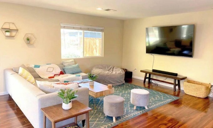 Concord House | Casa Familia - 4-br modern family home w/saltwater pool & spa