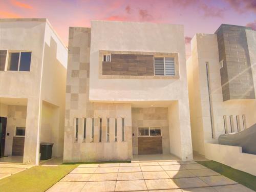 Hermosillo House | Casa Familiar con Alberca en Privada, 5 min del Aeropuerto y Consulado Americano