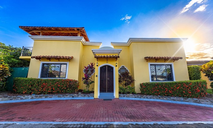 Bejuco House | Casa Famosa - Large Family Home with Private Pool