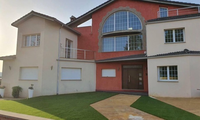 Olius House | Casa Fantástica en el Prepirineo Catalán