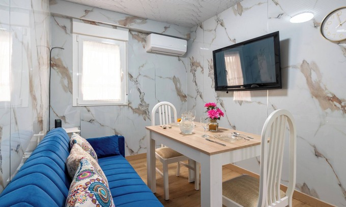 Los Remedios Apartment | Casa Feria, modern accommodation in Seville