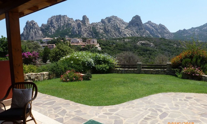 San Pantaleo Apartment | Casa Fiorella Red Trilo: quiet and panoramic home, near the village center.