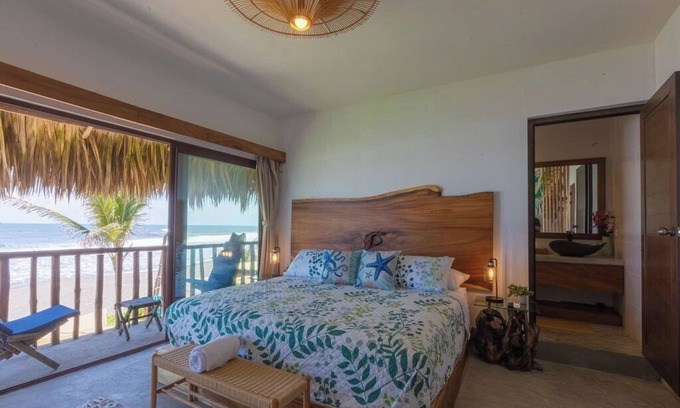 Escuintla House | Casa Fly Paredon