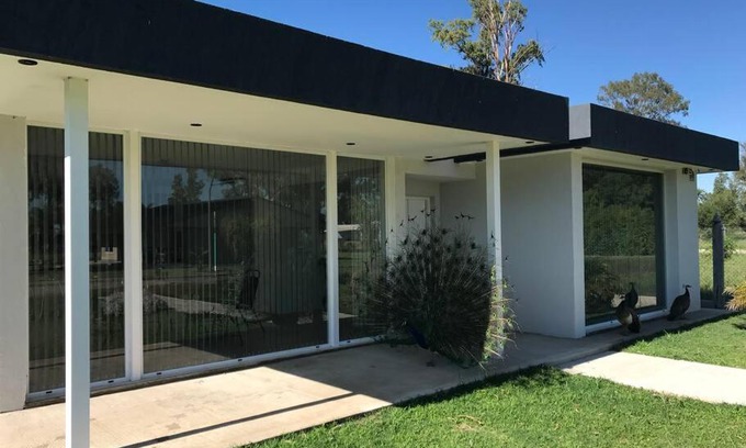 Almafuerte House | Casa frente al lago en barrio privado