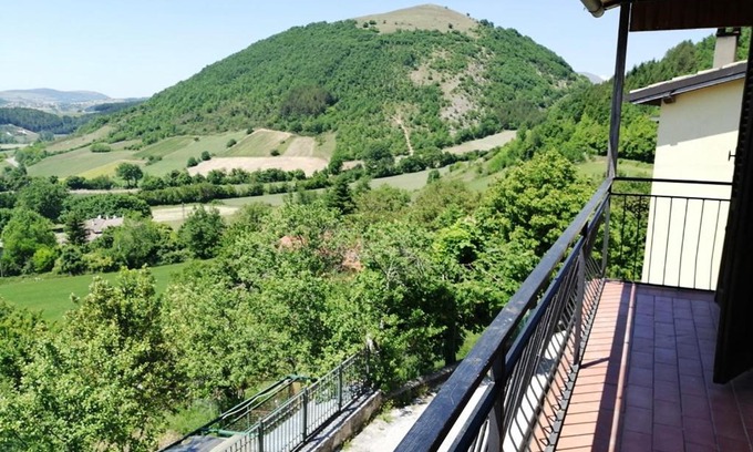 Serravalle di Chienti Apartment | Casa Gianfranco Millepapaverirossi